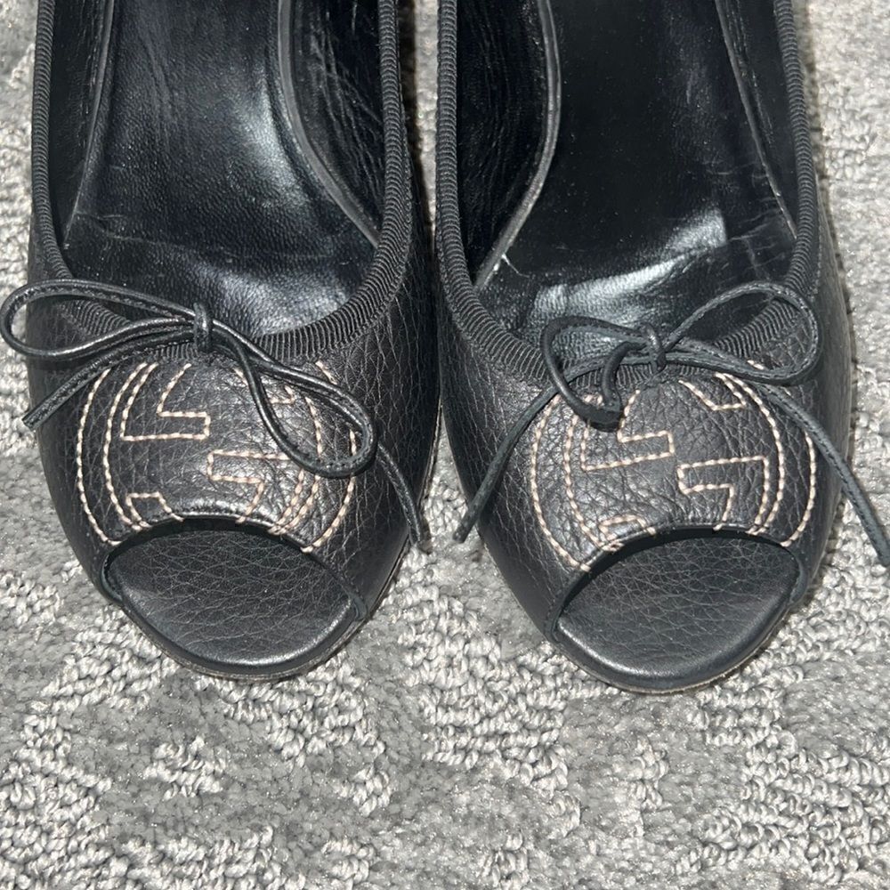 •Gucci•  ​ - Picture 2 of 10